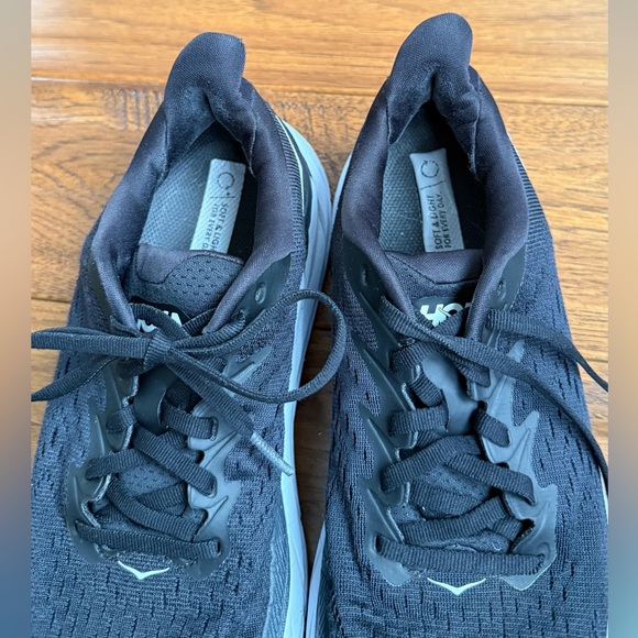 Hoka One One Clifton 8 Running Shoes Women’s Size 7B Black/White - Picture 8 of 10